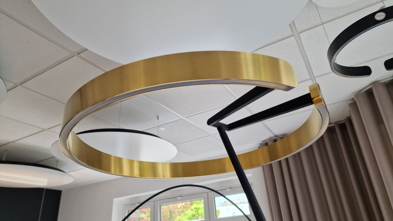 Occhio - Stehleuchte Mito raggio LED 60W "Air" schwarz matt-bronze - Ausstellungsware