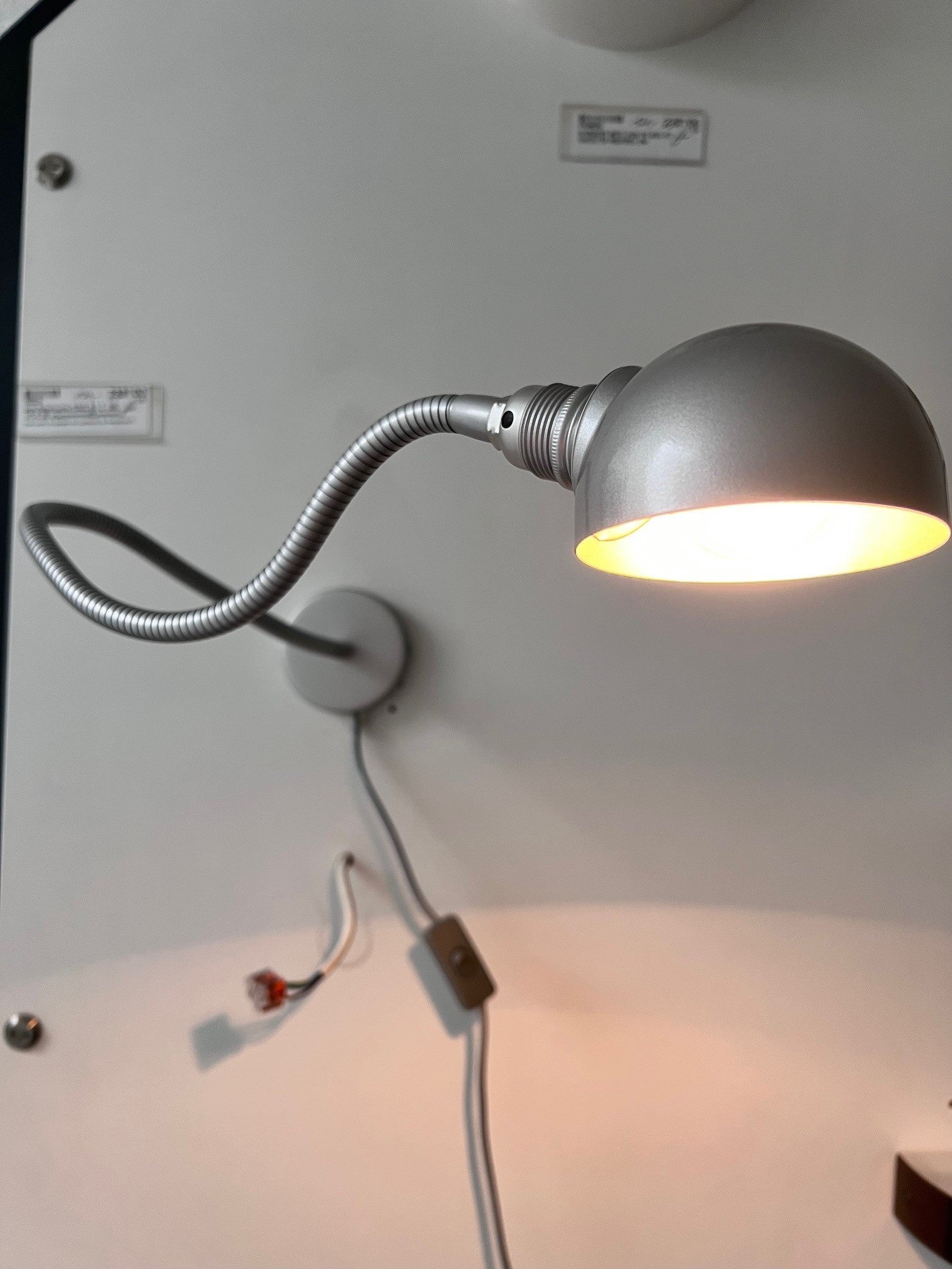 Stiletto - Wandleuchte Langarm 60cm Silber matt inkl. Reflektor und Kabel/Schalter