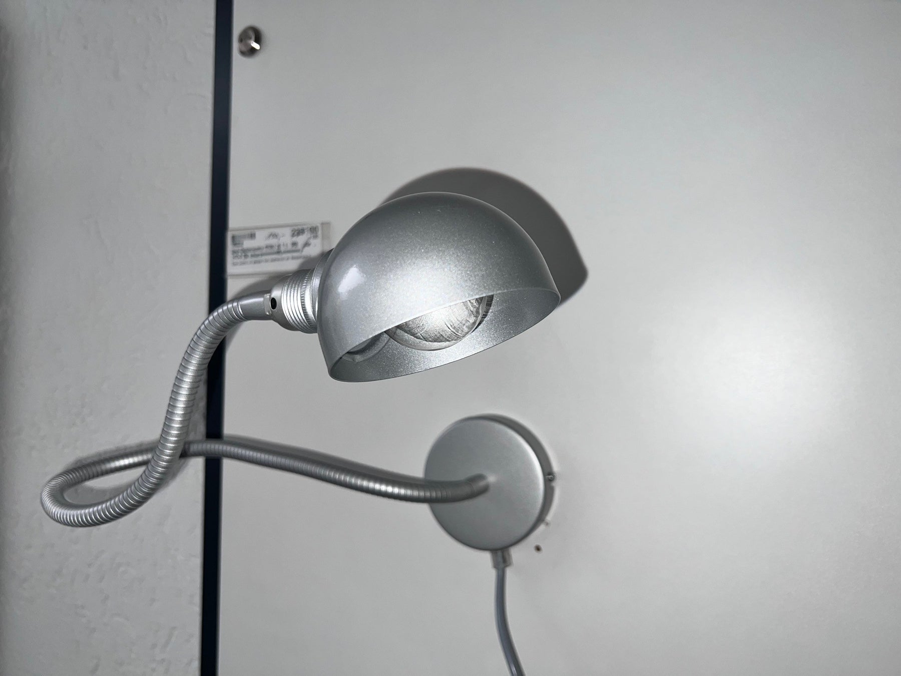 Stiletto - Wandleuchte Langarm 60cm Silber matt inkl. Reflektor und Kabel/Schalter
